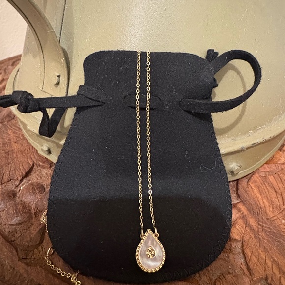 14k Pendant Necklace - Picture 5 of 6